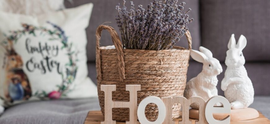 Provence.,A,Wicker,Basket,With,A,Bouquet,Of,Lavender,And